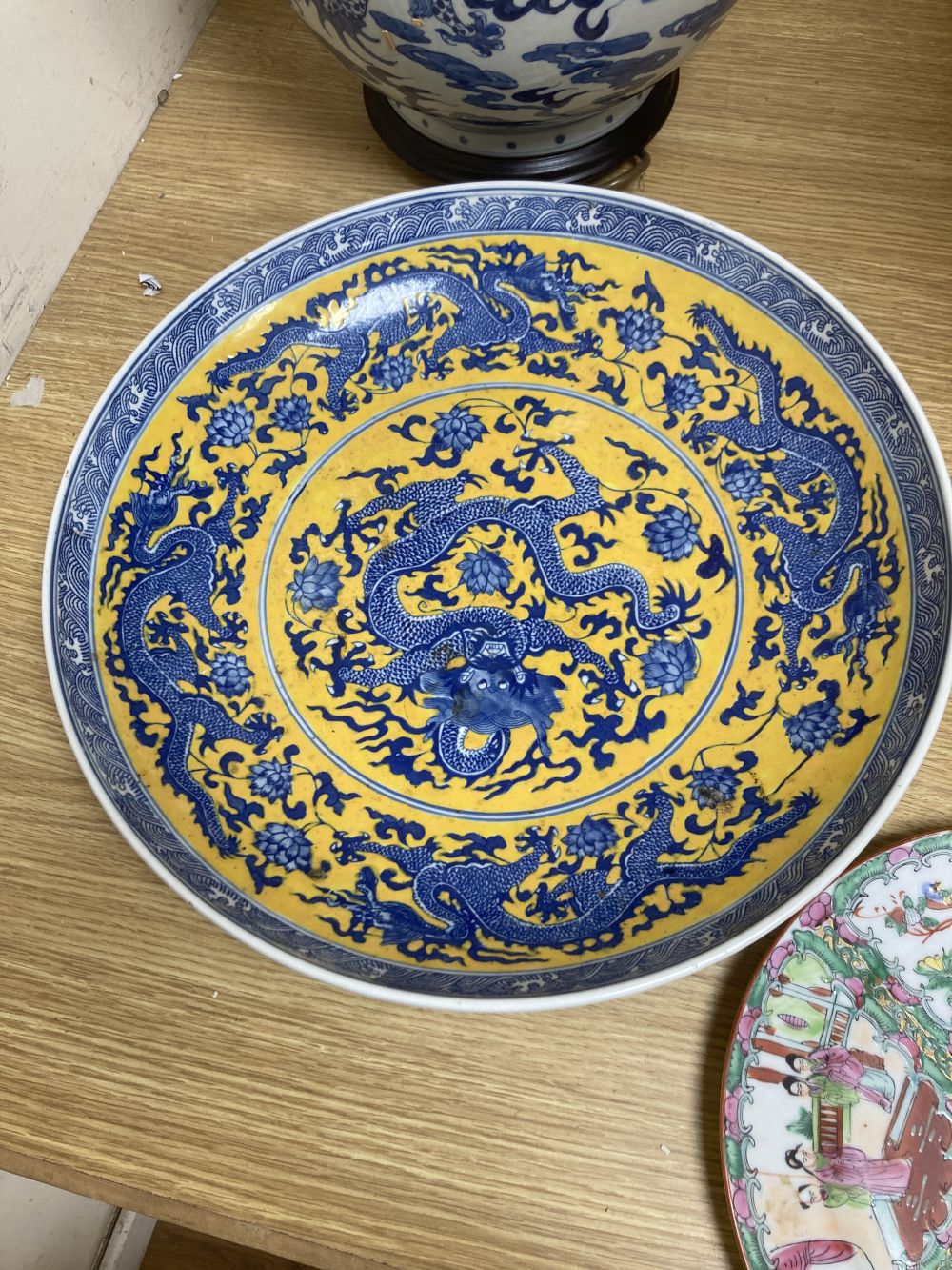 A Chinese blue and white lamp, 33cm excl. light fitting, a large Chinese dragon dish, 41cm and two Canton dishes